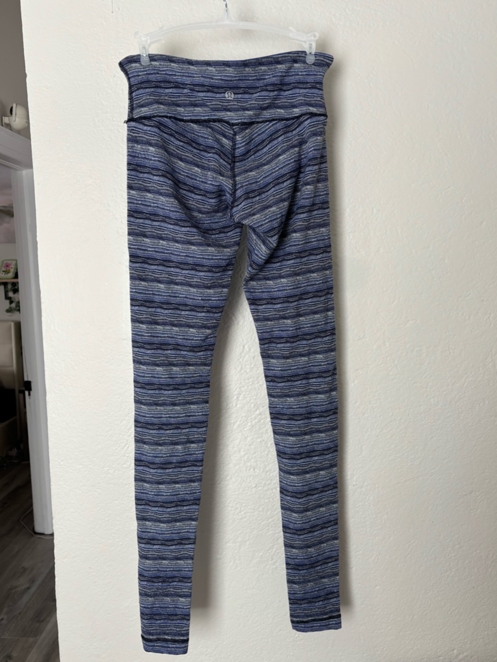 Lululemon Wunder Under High-Rise Leggings | Blue Stripe Pattern | Size 4 - Picture 2 of 7